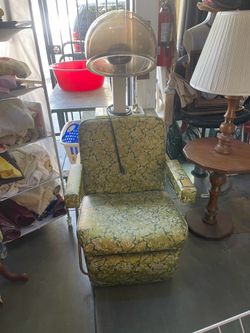 Hair dryer chair