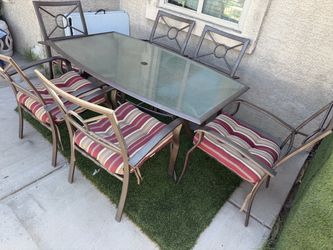Patio,Dining Set,Outdoor furniture,6 chairs with cushions and table.
