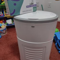 Dekor Plus Hands-Free Diaper Pail
