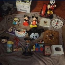 17 collectable mickey mouse items will not separate