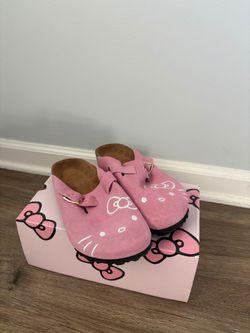 Hello Kitty x Birkenstock Boston Clogs Pink Suede