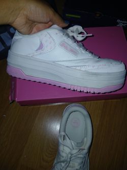 Teen girls size 6 or womens size 7.5 pink reebok barbie shoes