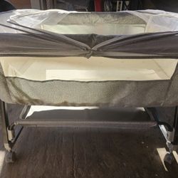 Baby Bassinet $30 Semi New 