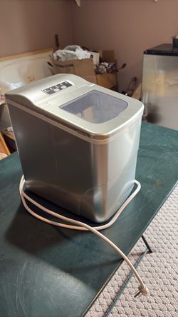Portable ice maker