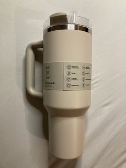 Stanley 40oz Stainless Steel H2.0 Flowstate Quencher Tumbler - Hearth & Hand  with Magnolia for Sale in Salt Lake City, UT - OfferUp