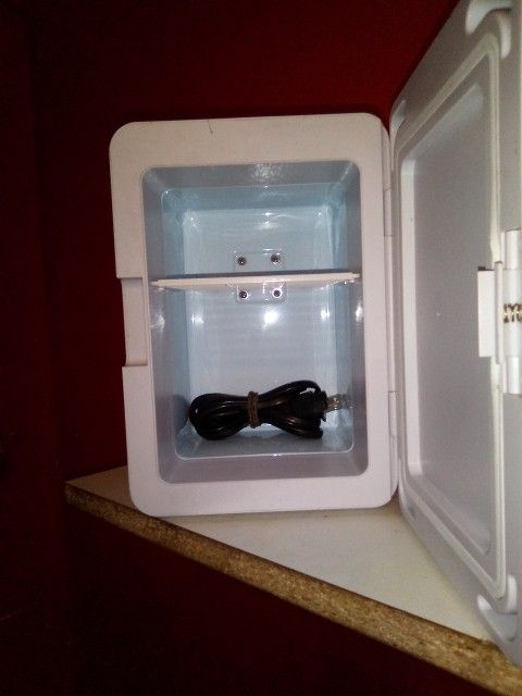 Kell Brand Mini Fridge Cold Or Iwarm You Choose