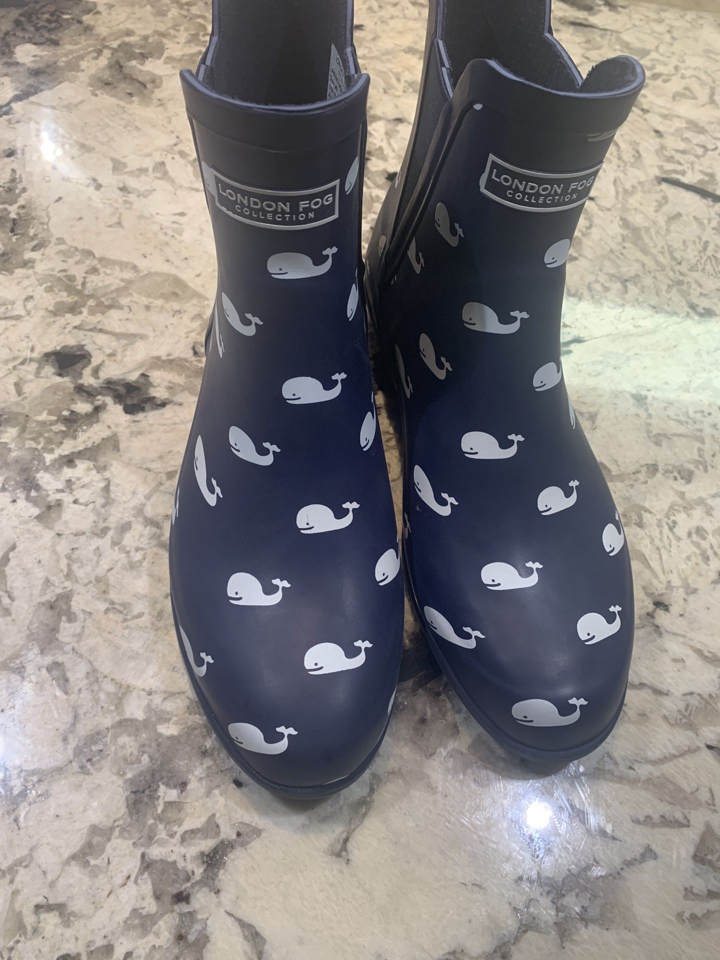 London Fog Size 9M Blue Women's Piccadilly Whale Print Rubber Rain Boots
