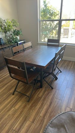 Kavara Dining Table And Chairs