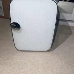 White Portable Mini Fridge MFA-5L Hot & Cold Tabletop Compact Gloss ABS
