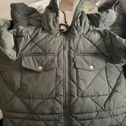  Levi’s Heavyweight Puffer Jacket