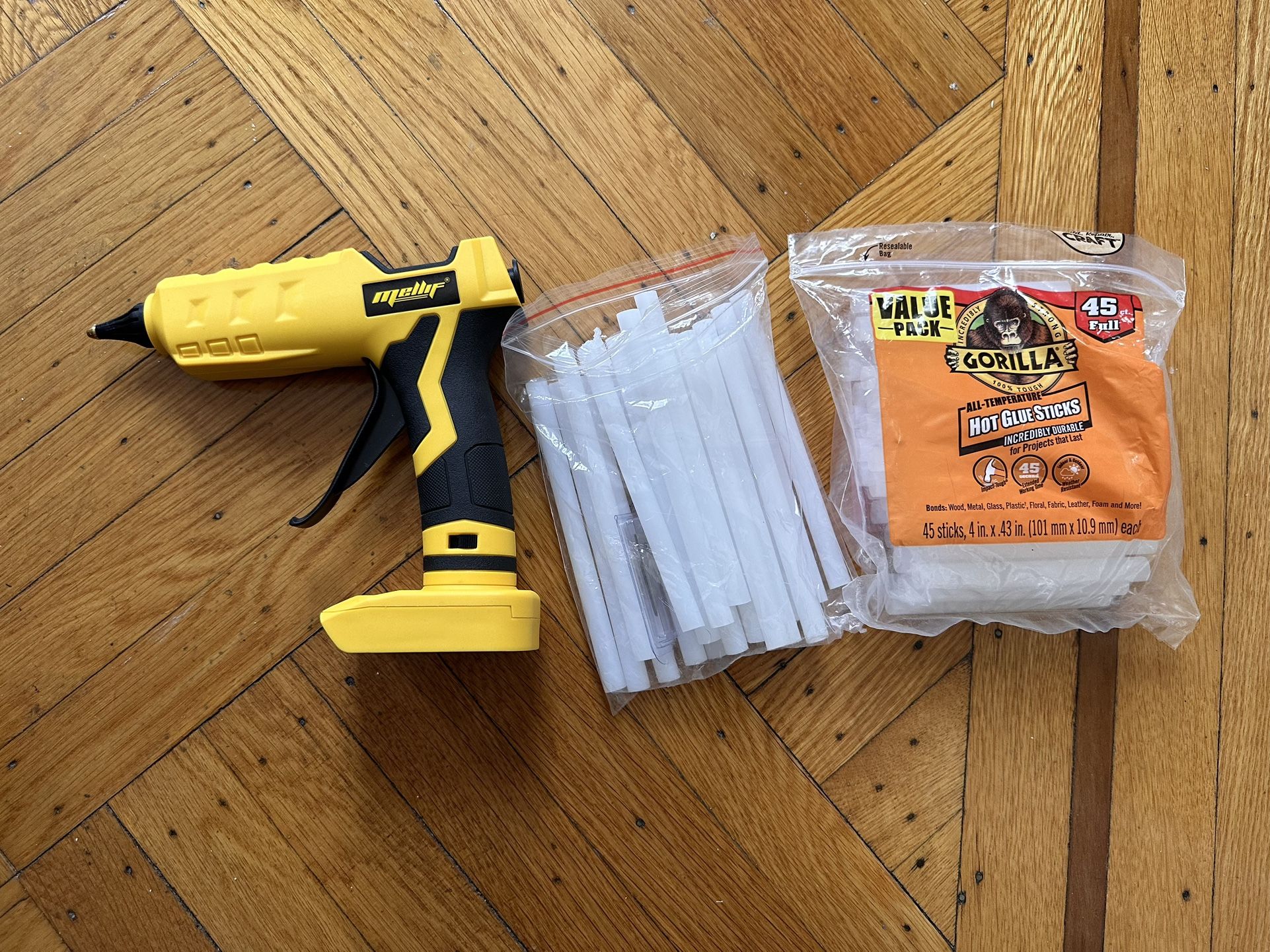 DeWalt Hot Glue Gun & Glue Sticks for Sale in Staten Island, NY - OfferUp
