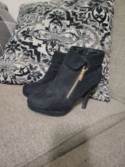 Sexy Black Size 8 Women's Boots Zipper On Side