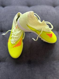 Size 8 Nike Phantom 6 High Academy TF