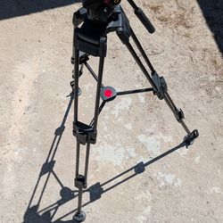 Omegon Basic 300 V aluminium tripod with tilt head please read tri pod folding