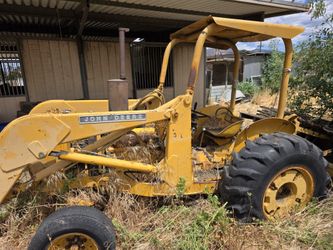 Tractor JOHN DEERE