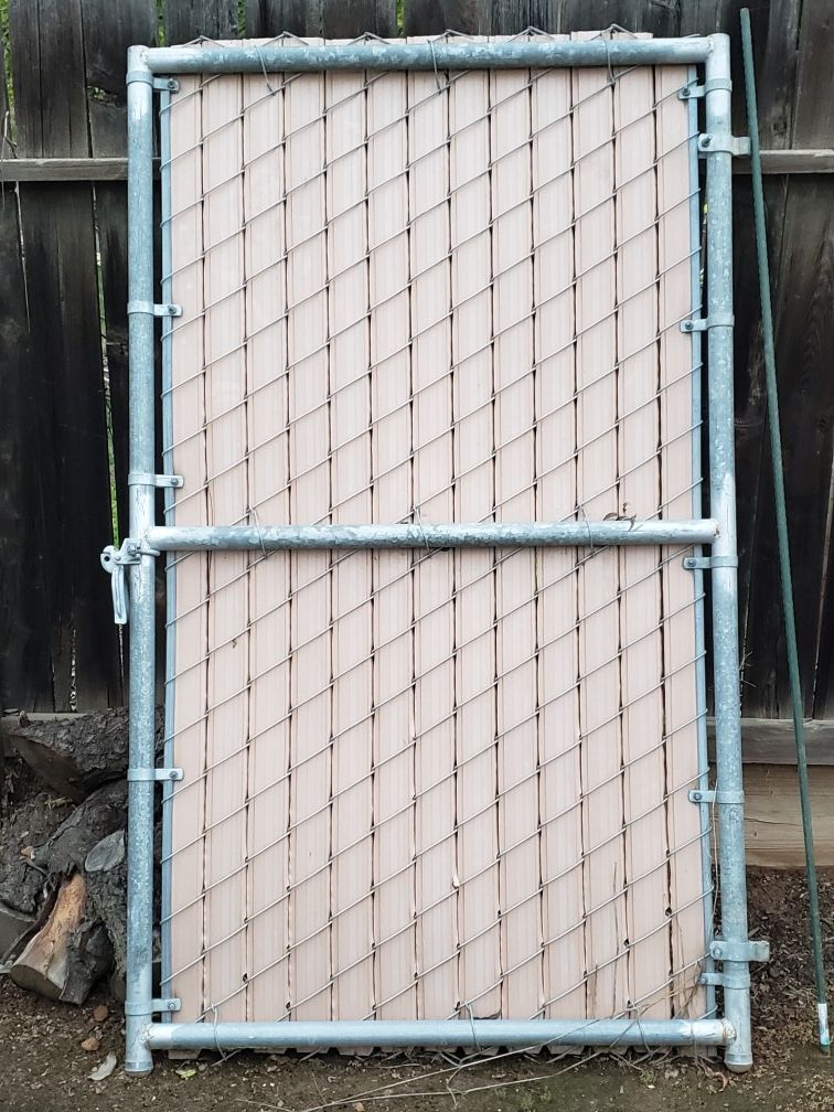 Chain Link Privacy Gate