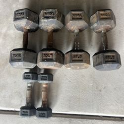 Set 2-5lb 2-,25lb1-15 Lb And2- 30 Lb Dumbbells
