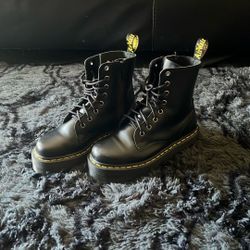 Doc Martens Jadon III 8 Eye Boots 