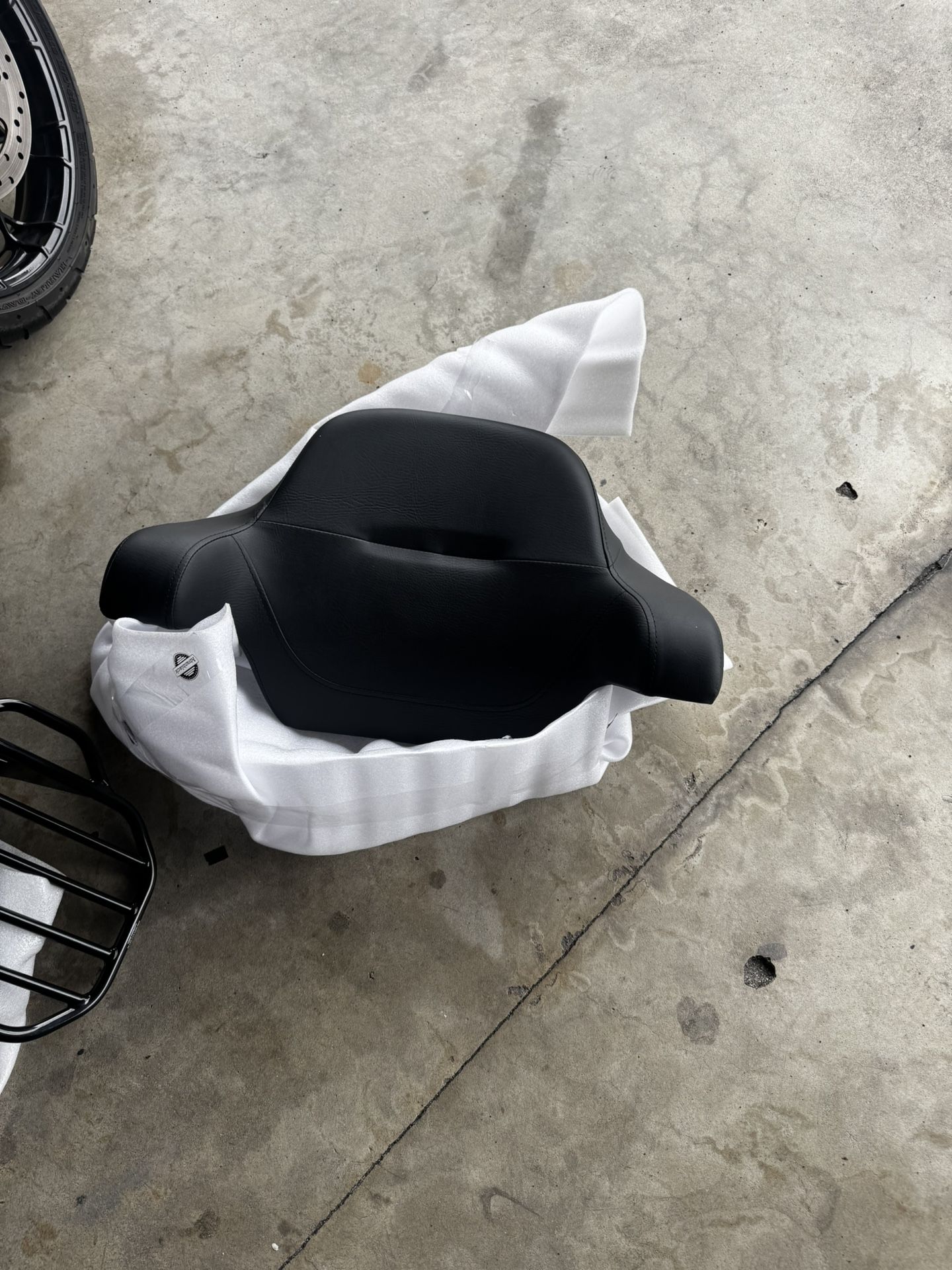 Wrap-around Passenger King Chopped Trunk Backrest Pad For Harley Touring 2014-2025