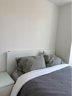 Queen bed frame + Mattress