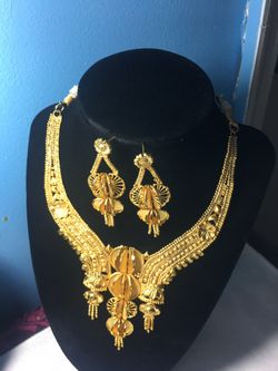 Gold plated necklace with earring. Color guaranty.