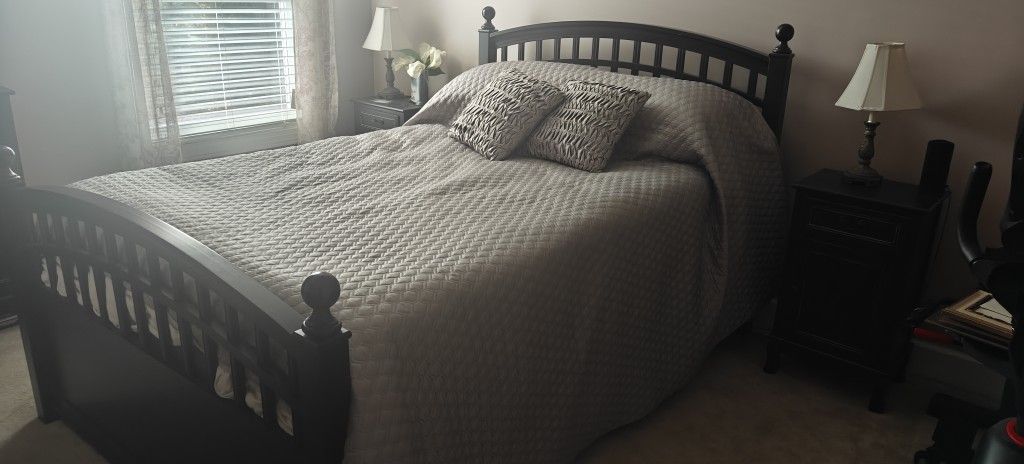 Black Queen Bed Set