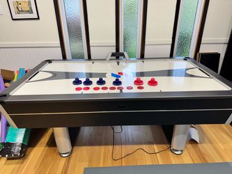 Air hockey table