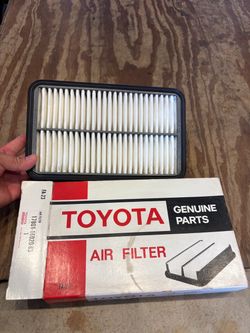 New Genuine Toyota engine air filter part number 17(contact info removed)0-83.