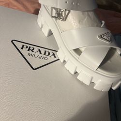 Prada Size 39  Fits Like 8.5 ?  Very Good Condition 