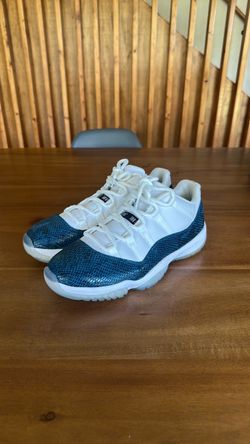 Jordan 11 low snakeskin navy