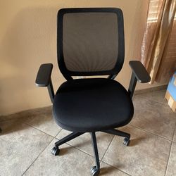 Office/gaming chair, great condition, height adjustable.