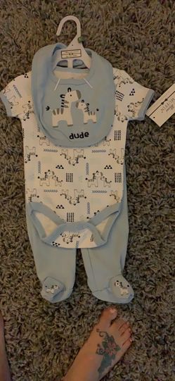 NWT - Baby outfit: onesie, pants and bib