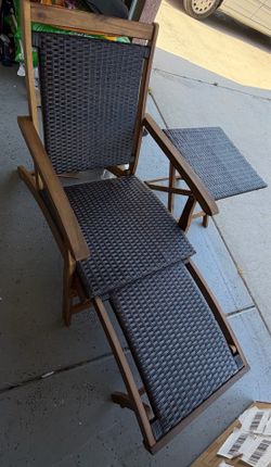 Patio  lounge chair with table