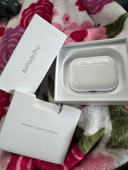 Apple AirPods Pro 3 with Charging Case
