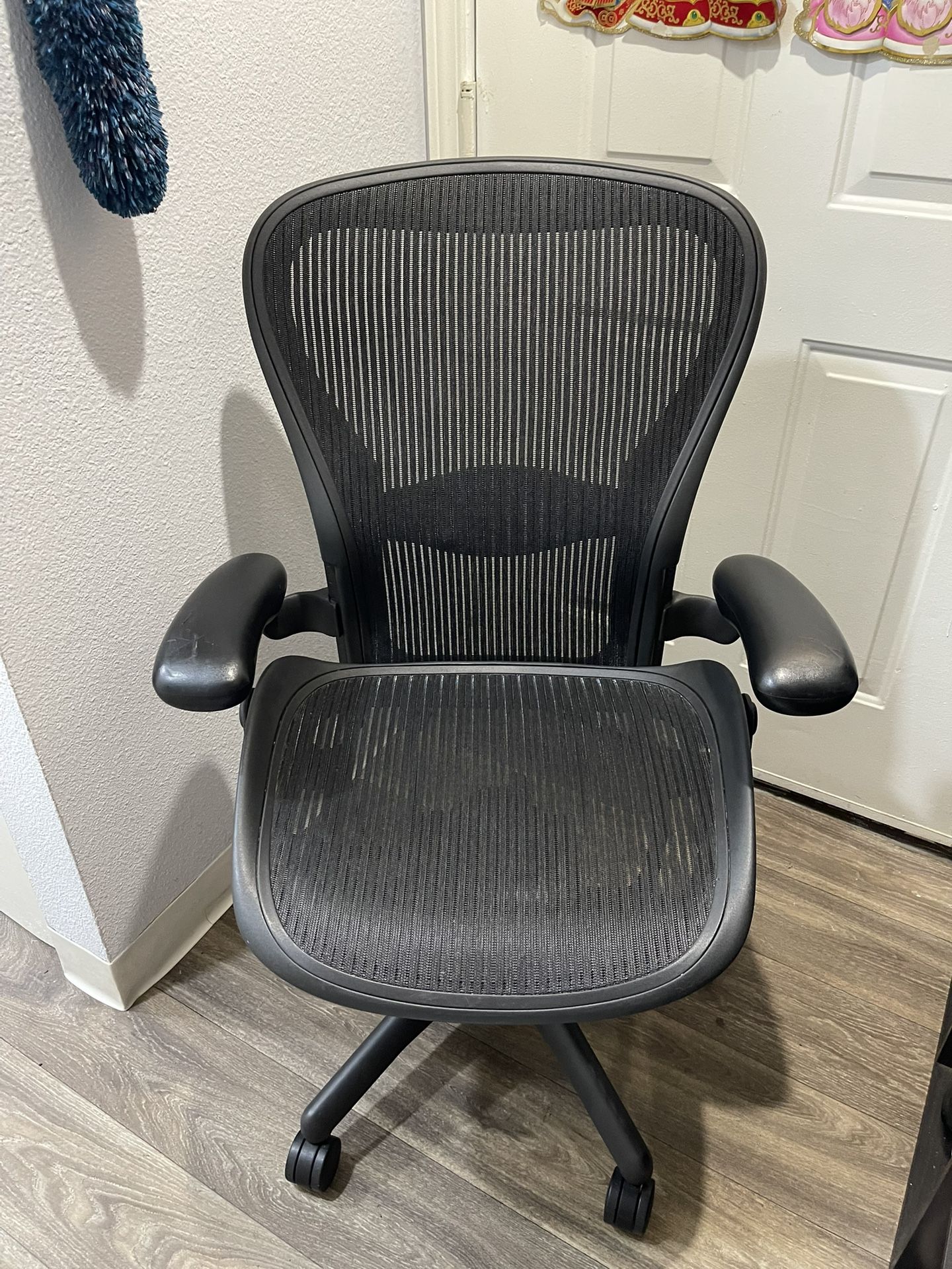 Herman Miller Aeron Office Chair ( SIZE C ) With Lunch Support !!