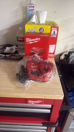 Milwaukee M12 Battery Charger