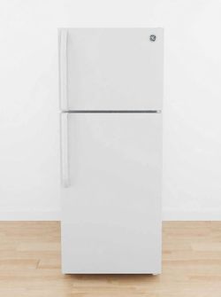 GE Top-Freezer Refrigerator - White - Works Great - Clean