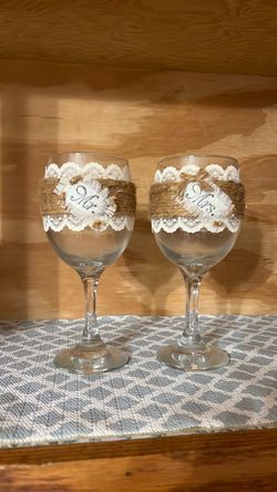 Mr. & Mrs. Wedding Wine Glasses Set of 2