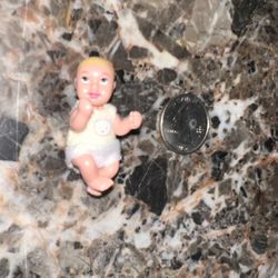Adorable VINTAGE 2” Mattel tiny Barbie baby doll 