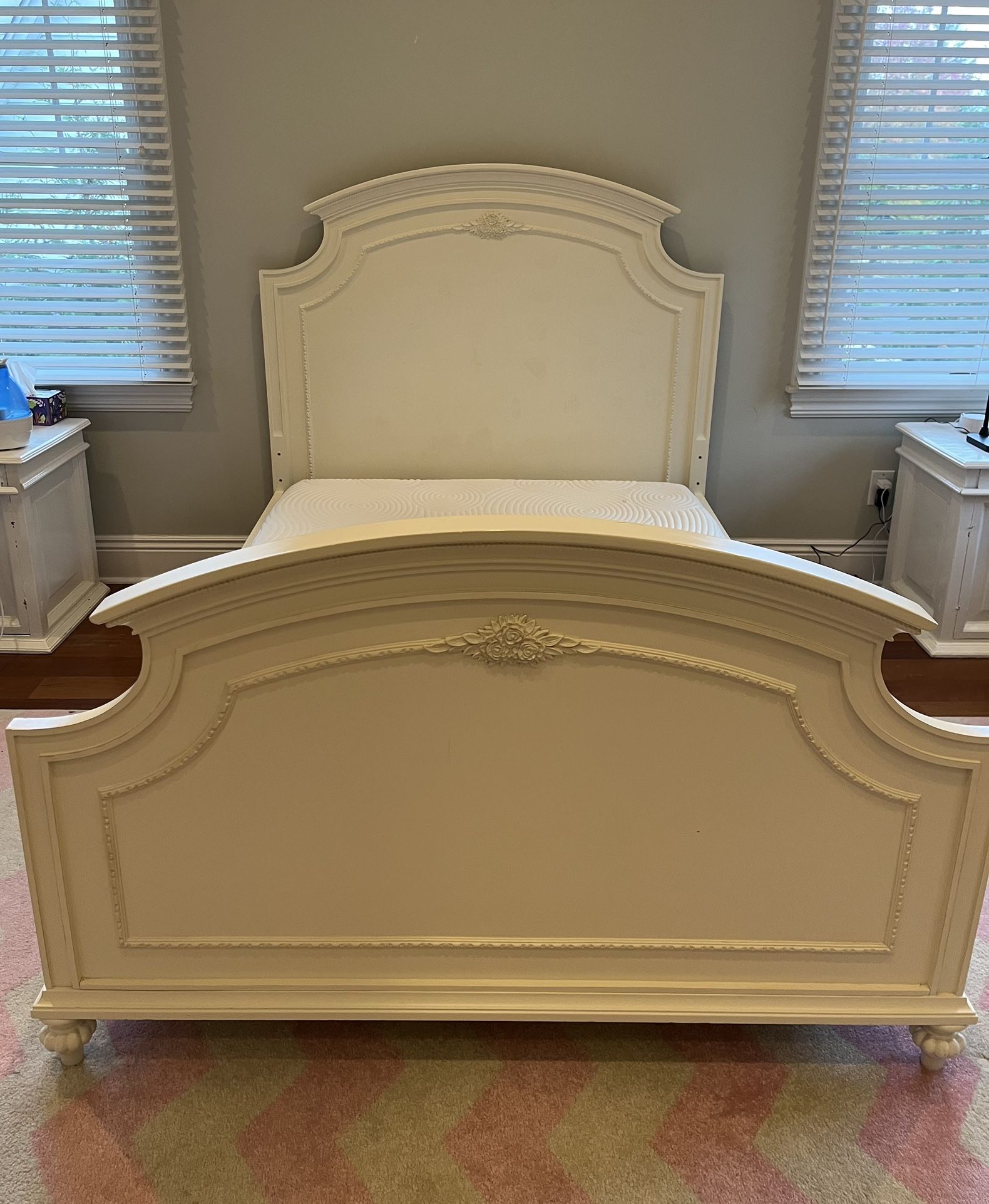 Full Panel Bed And Dresser