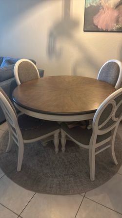 Round Dining Table with 4 Upholstered Chairs