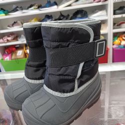 New Snow Boots Size 9