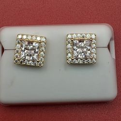 ✨ Iced Square Stud Earrings — Clean, Bright, Everyday Luxury