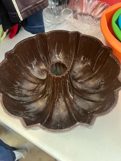 1950s Vintage Brown Cast Aluminum Bundt Cake Mold