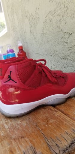 Jordan 11s size 8