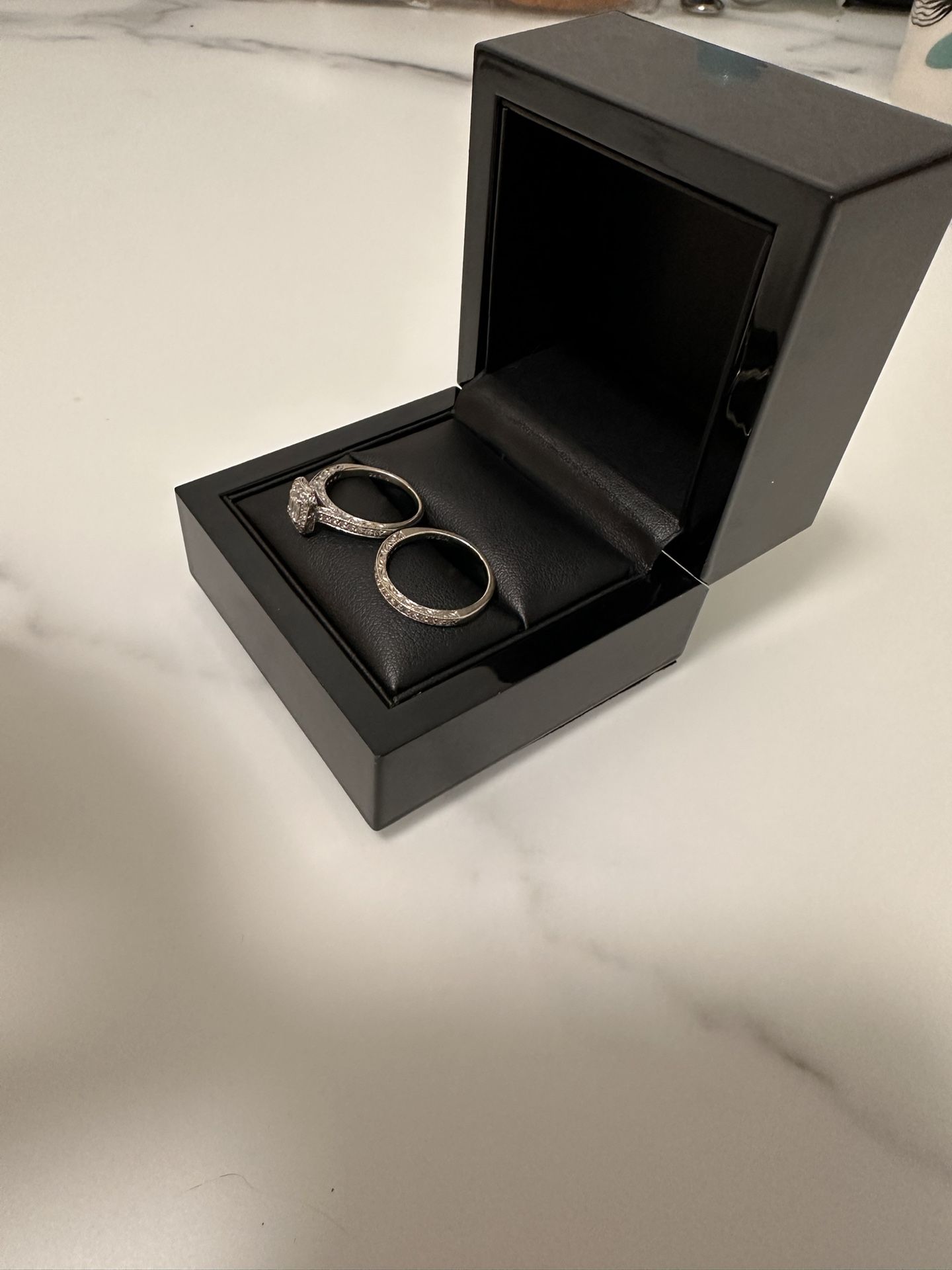 2 14KT white Gold With Diomond Ring 