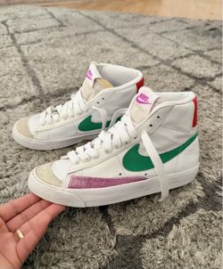 Nikes size 6y