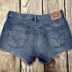 Levi’s 501 Button Fly Mid-Rise Jean Shorts 29