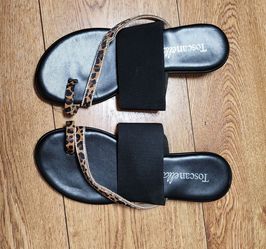 Toscanella Made in Italy Leopard Print Toe Loop Sandals for Women Size 9