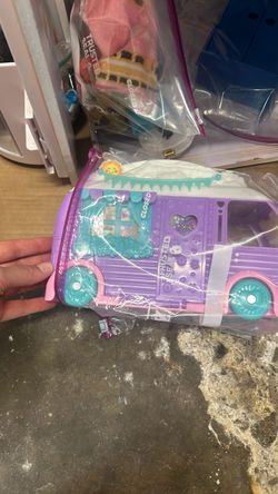 Rainbow high dolls house,car, two lockers